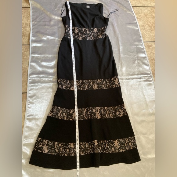 VINCE CAMUTO | Lace Panel Trumpet Gown Size 6 - Picture 13 of 13